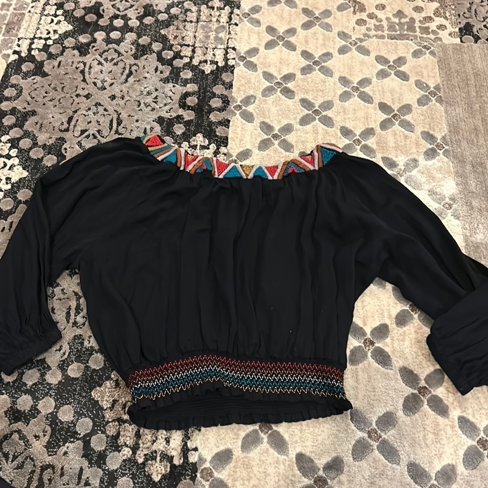💥2/$10 Chipley black embrodered crop top